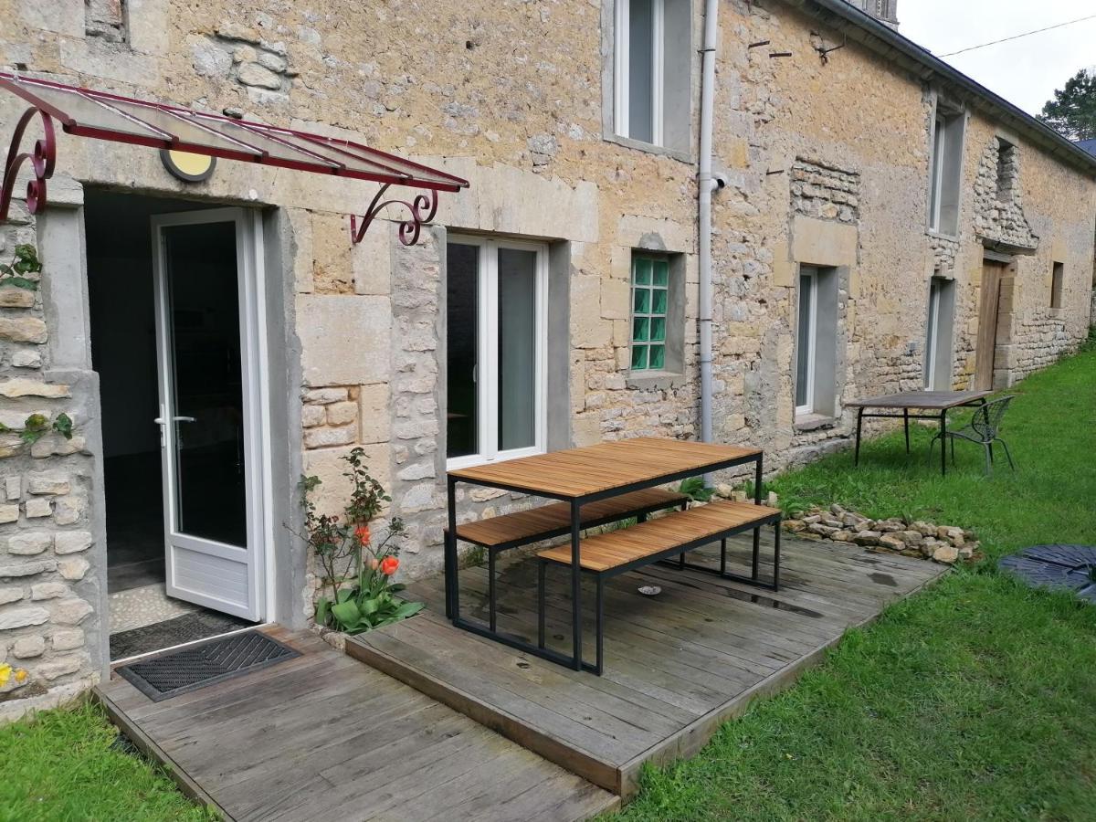 Maison Renovee En Pierres Sejour Spacieux Avec Jardin Et Terrasse Amenagee Pres Omaha Beach & Bayeux A 5Mn De La Mer Tous Commerces Commes Exterior foto